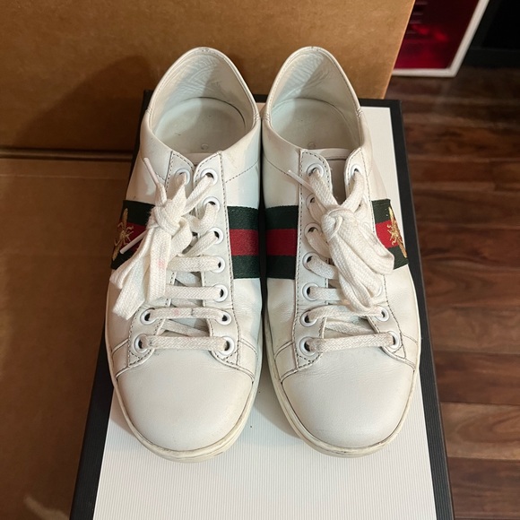 GUCCI WOMEN'S ACE SNEAKER WITH BEE - Picture 2 of 9